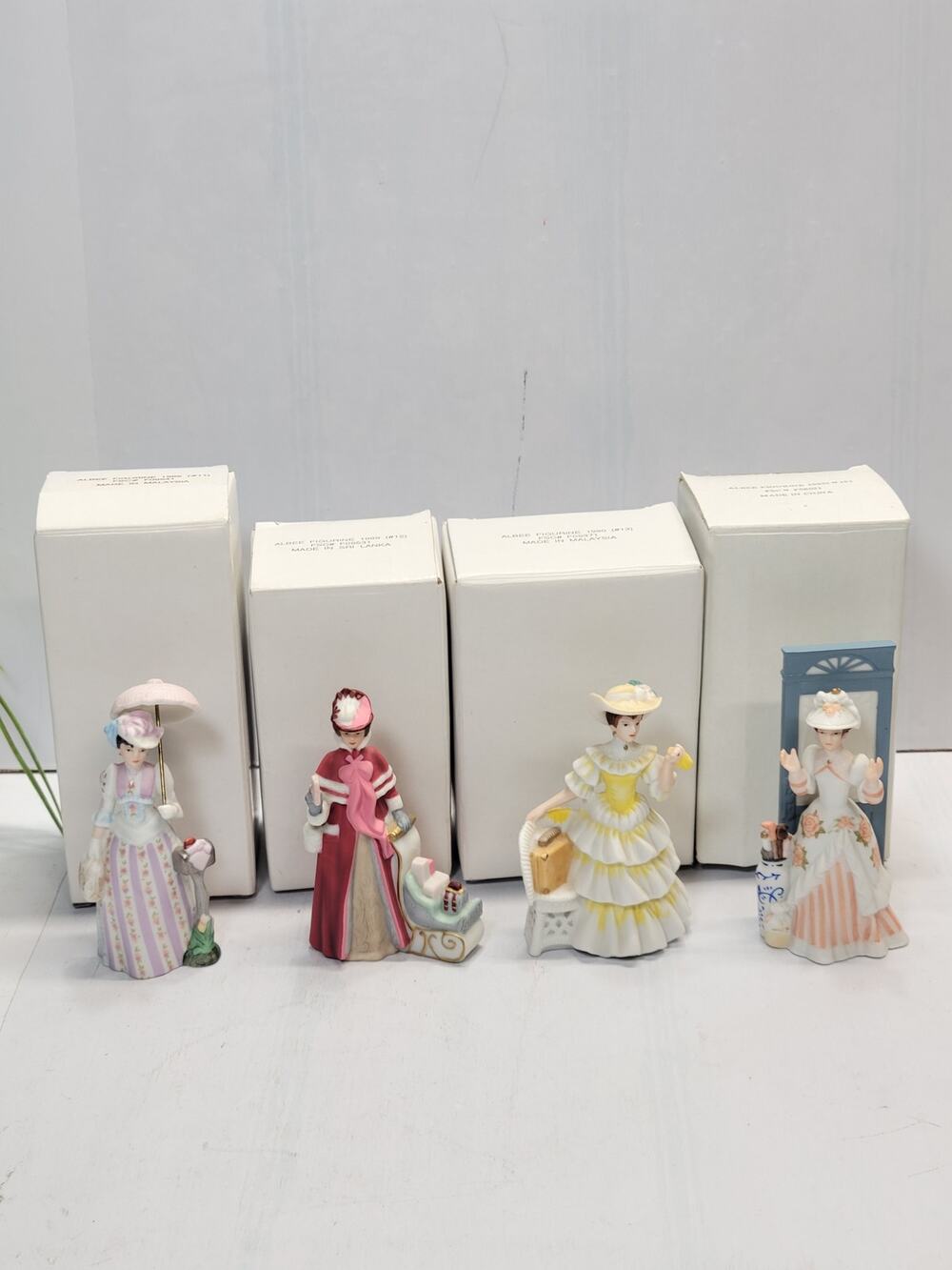 Avon Mrs Albee Miniature Figurines Lot 1988 1989 1990 1993 Presidents Club Box